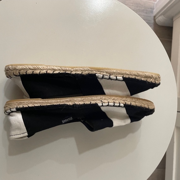 ☀️SALE☀️ SOLUDOS Comfort Canvas Slip-On Black and White Espadrilles - Picture 4 of 7
